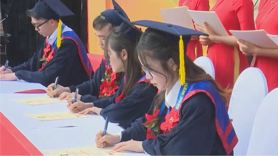 95 thủ khoa xuất sắc của Thủ đô ghi danh Sổ vàng